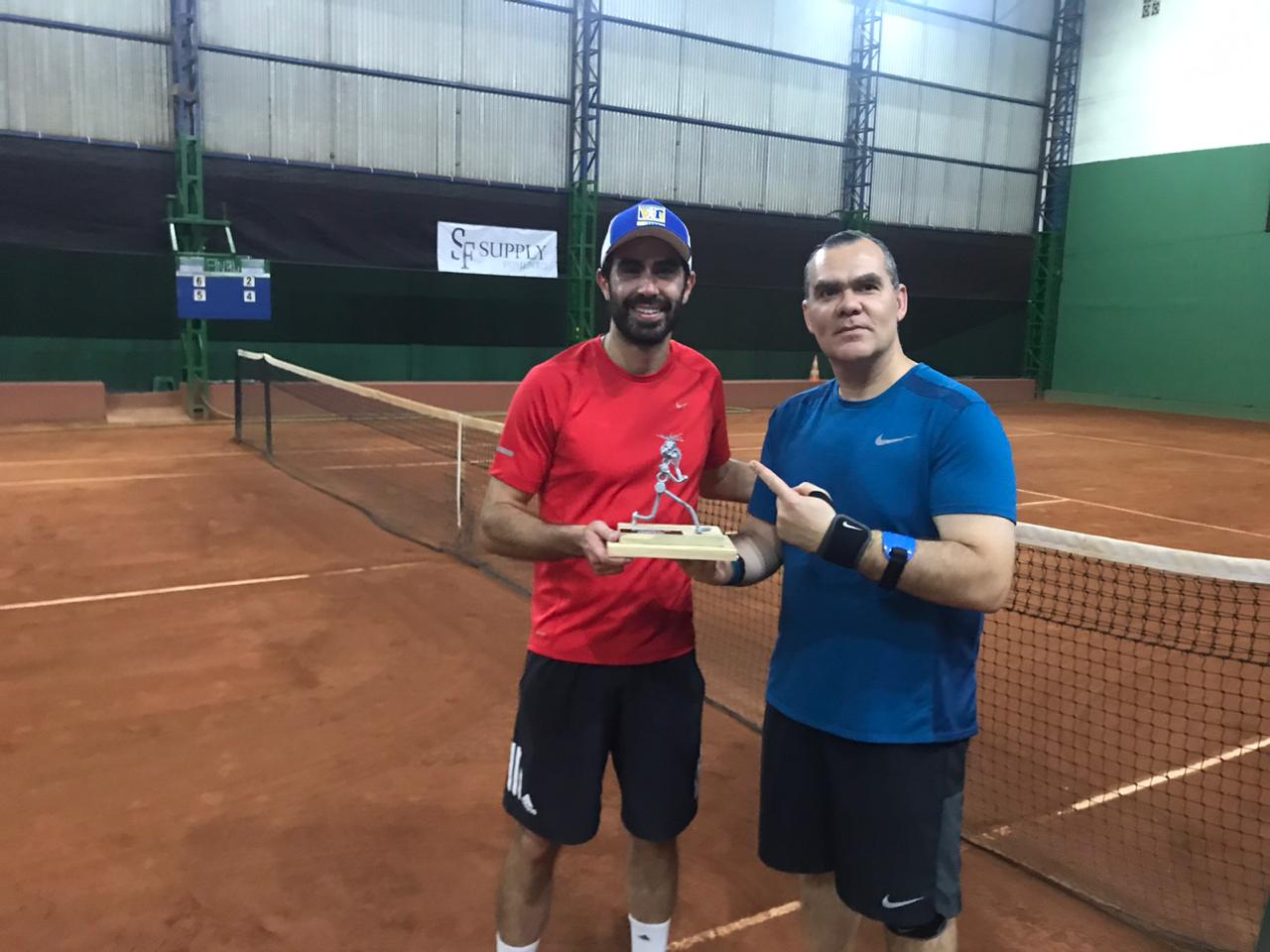 Torneio interno de tênis